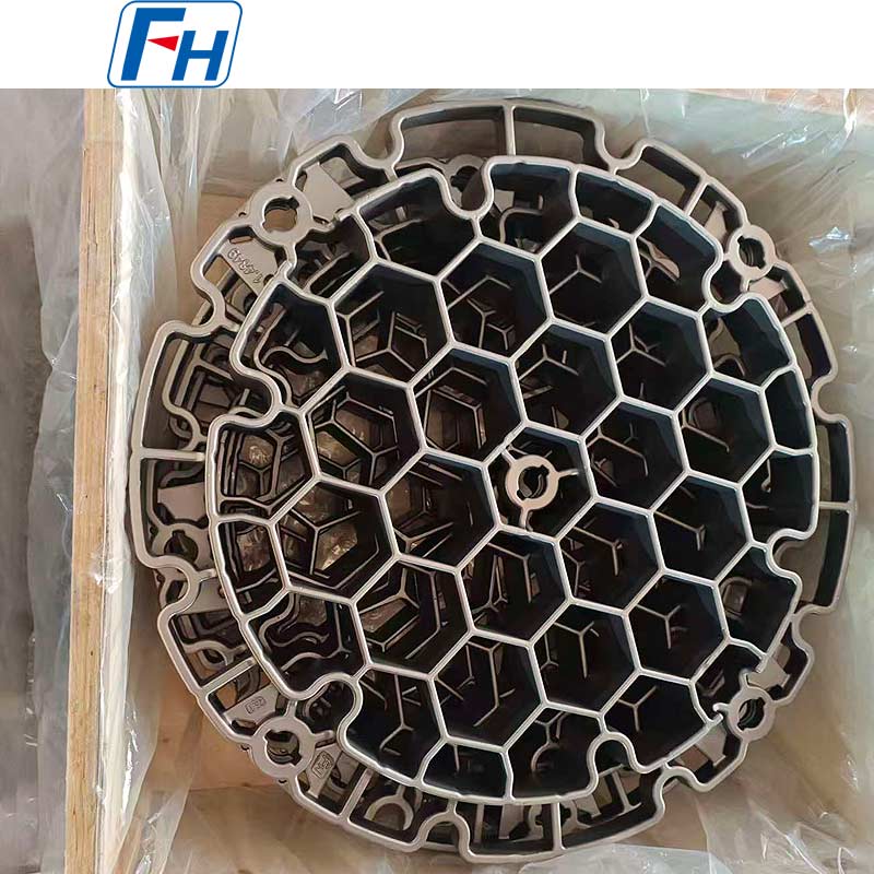 Obțineți o duritate constantă în piesele metalice cu tăvile de tratament termic FH®